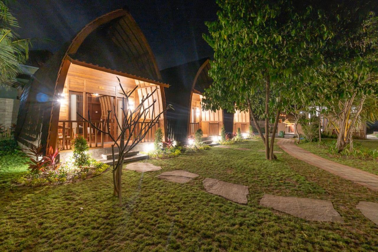 Wooden Puri Guesthouse Uluwatu  Exterior photo