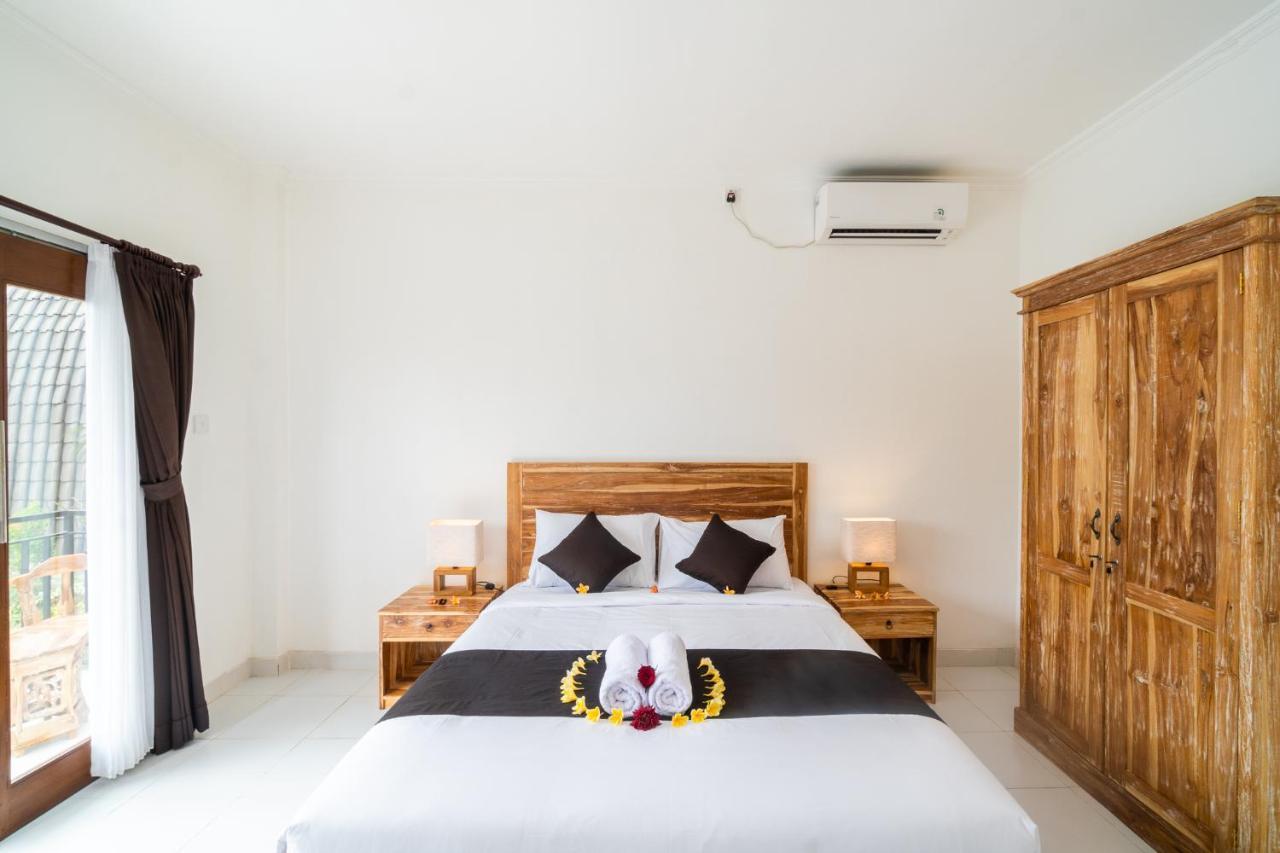 Wooden Puri Guesthouse Uluwatu  Exterior photo